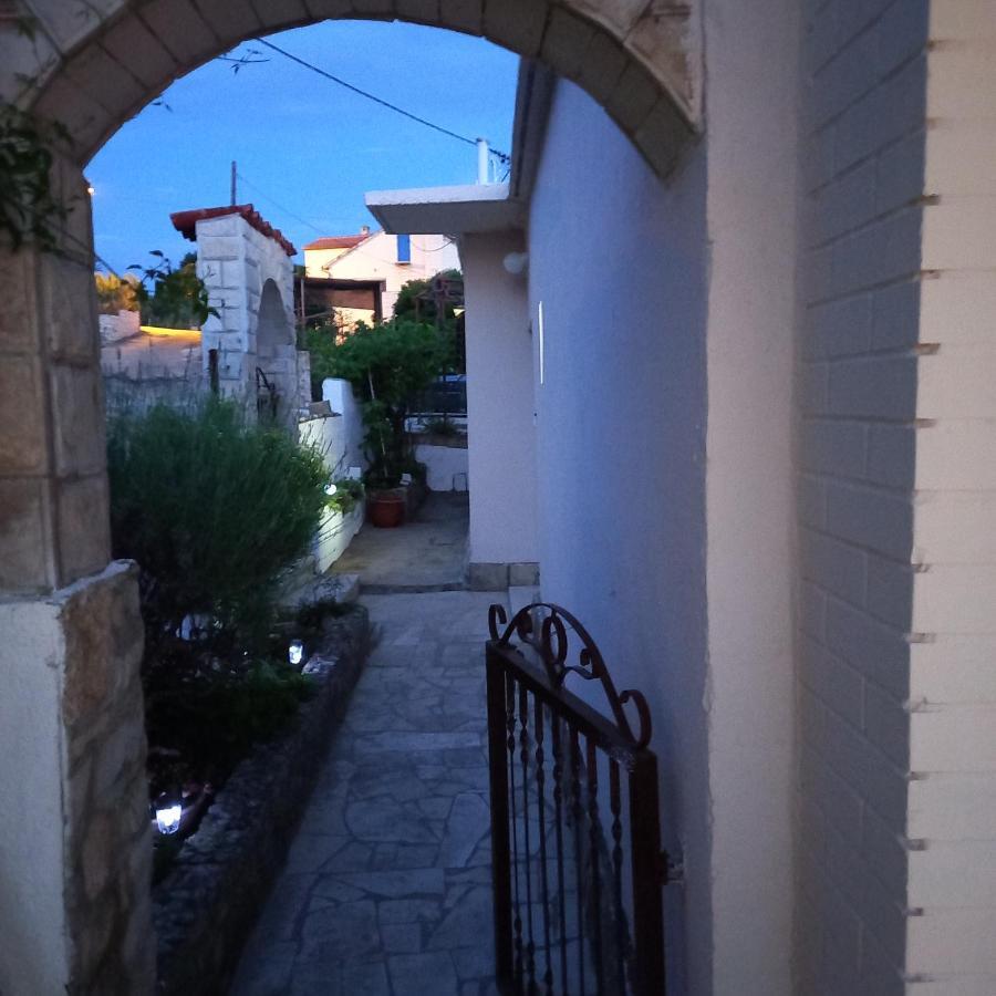 Villa Kuca Za Odmor Skalina - Sea View à Splitska Extérieur photo