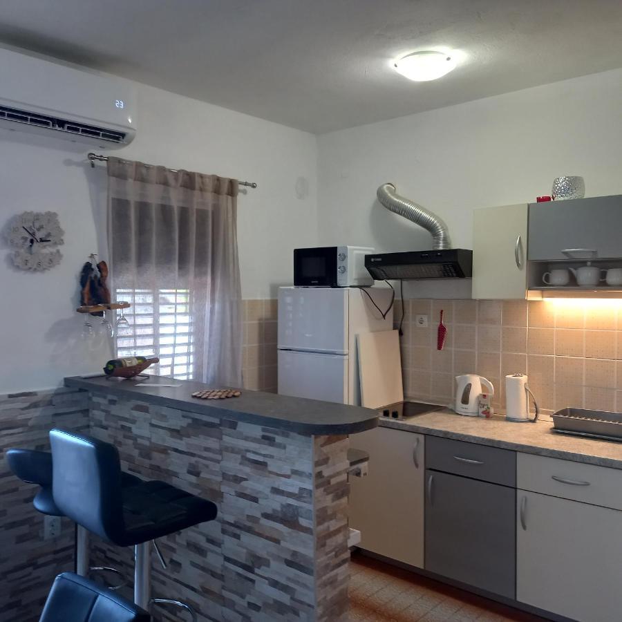 Villa Kuca Za Odmor Skalina - Sea View à Splitska Extérieur photo