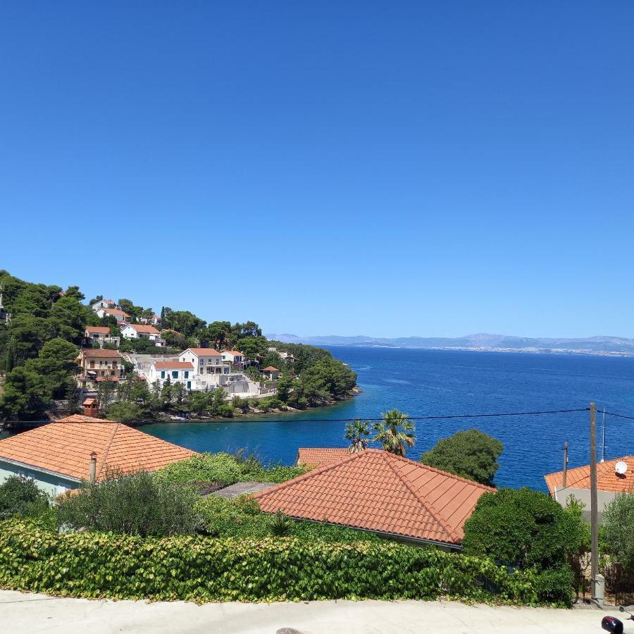 Villa Kuca Za Odmor Skalina - Sea View à Splitska Extérieur photo