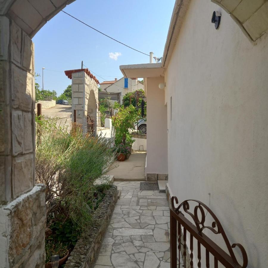 Villa Kuca Za Odmor Skalina - Sea View à Splitska Extérieur photo