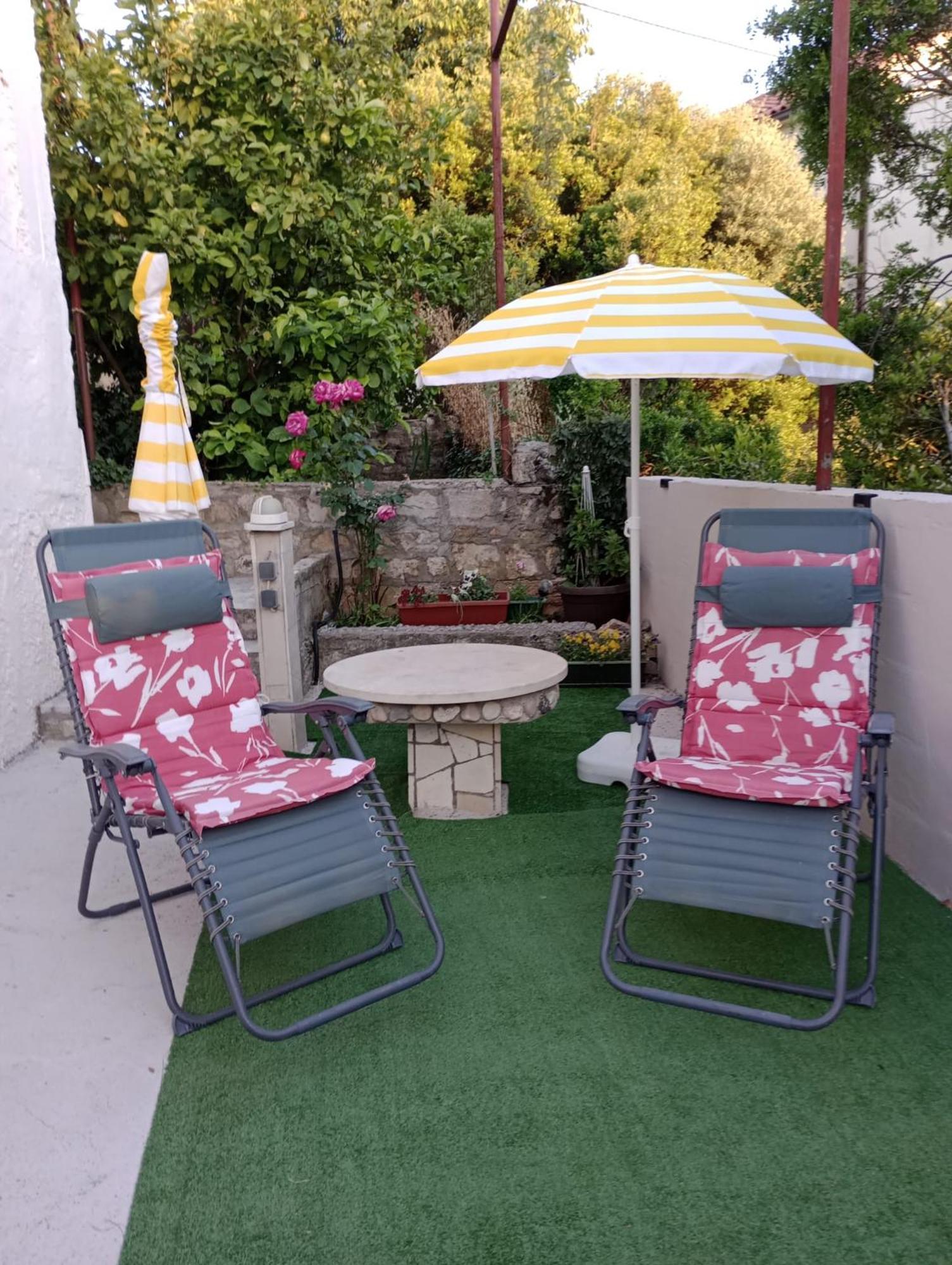 Villa Kuca Za Odmor Skalina - Sea View à Splitska Extérieur photo